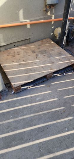 Free wood pallets