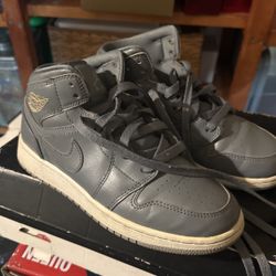 Youth Mid 1 Jordan Retro Size 4 No Box