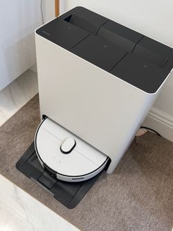 Samsung Robot Vacuum with Auto Empty Station
