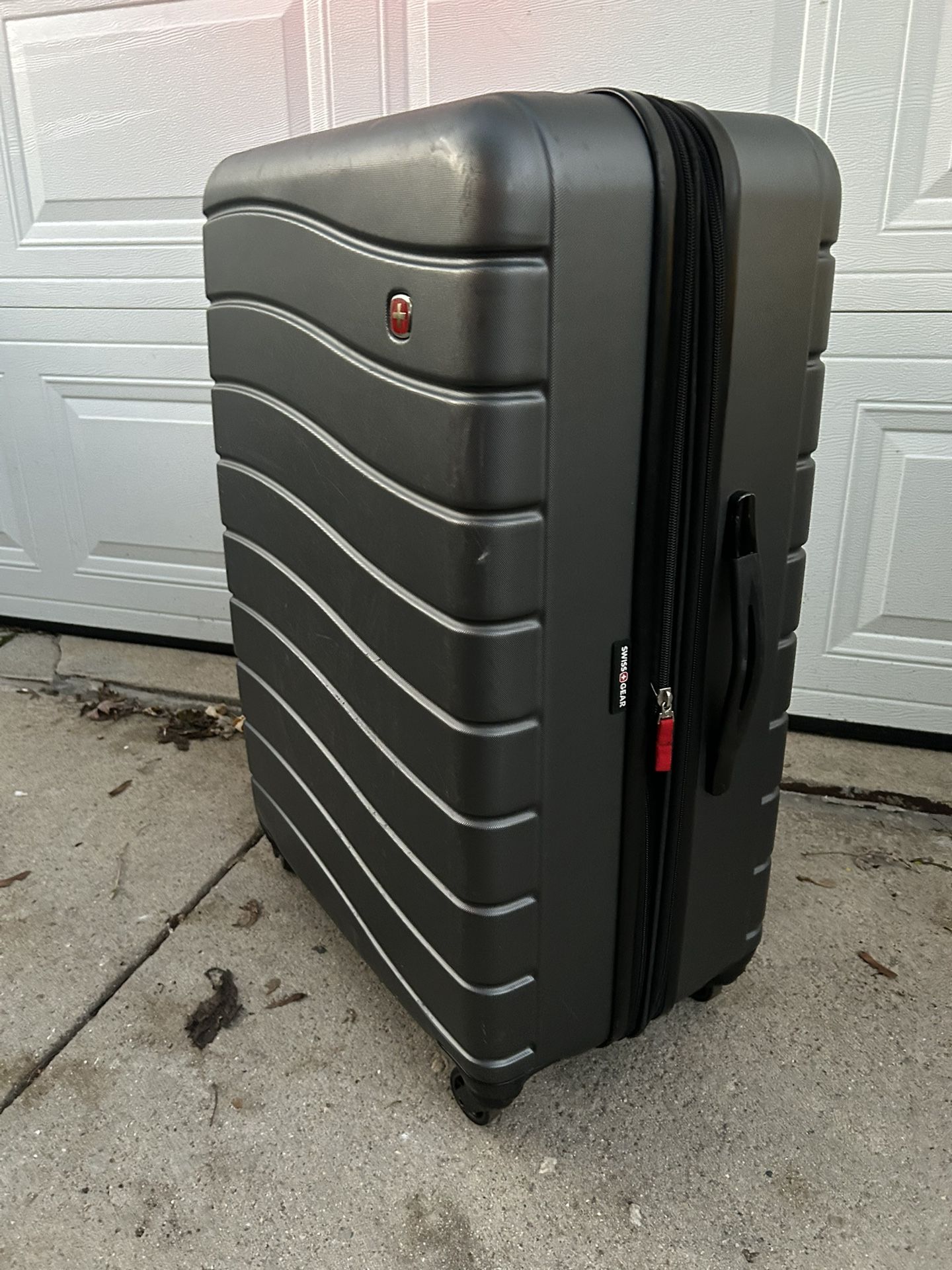 SWISS XL hardshelled Suitcase