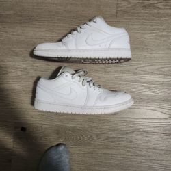 Jordan 1 Low Triple White 