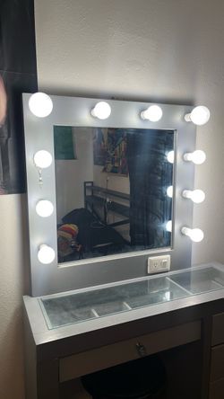 Hollywood Vanity Mirror with Lights
