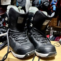 Women’s Sapphire Burton Snowboarding Boots ( Size 7.5)