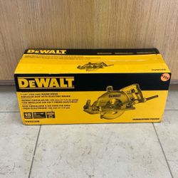 DEWALT DWS535B 7-1/4” WORM DRIVE CIRCULAR SAW WITH ELECTRIC BRAKE.