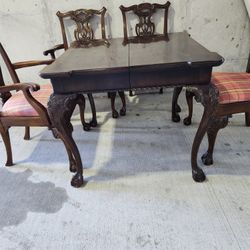 Kitchen Table With 4 Chairs  Excellent Condition 