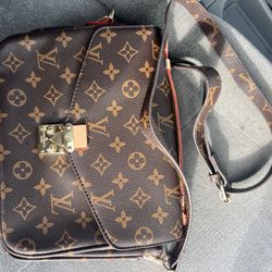 Louis Vuitton Pochette Métis 