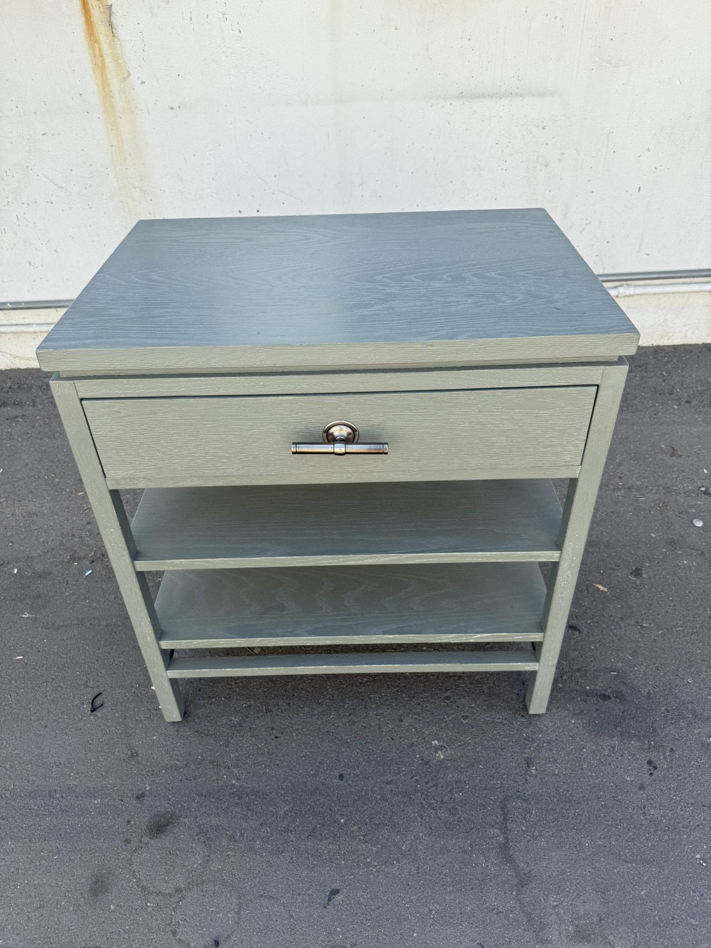 Nightstand/sidetable