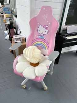 Razer gaming chair limited edition Hello Kitty