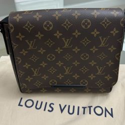 LOUIS VUITTON MESSENGER 