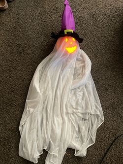 Witch pumpkin motion sensor lights up and talk