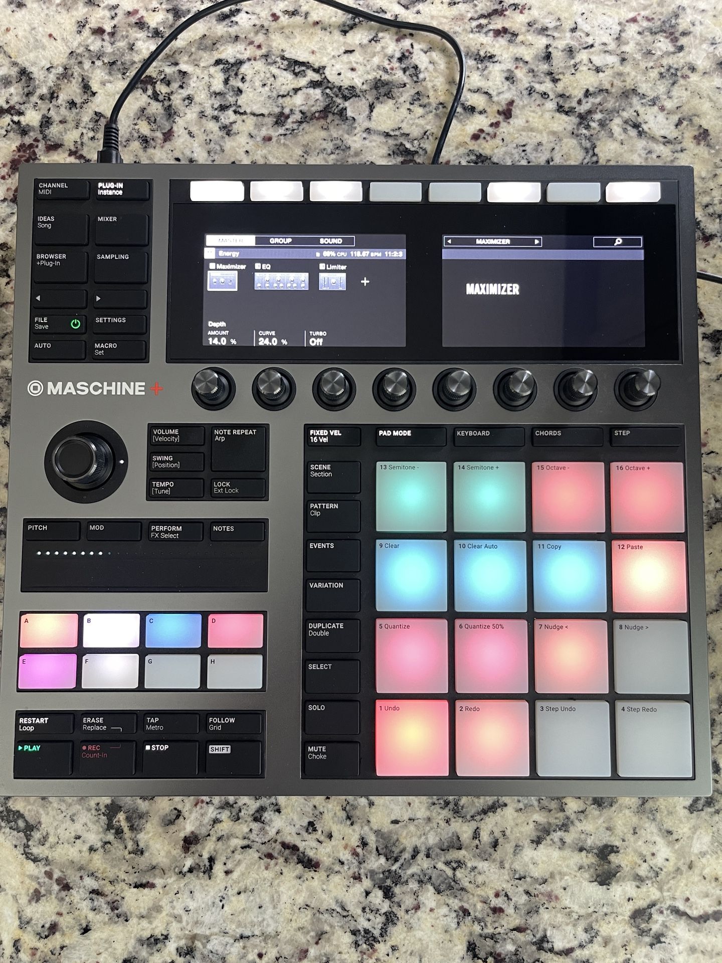 MASCHINE PLUS NATIVE INSTRUMENTS (Mint Condition)