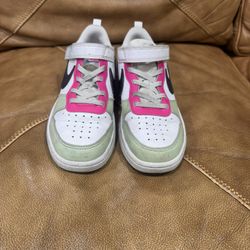 Nike Court Borough Size 2Y