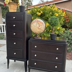 Dark Solid Wood 8 Drawer Dresser Chest of Drawers Furniture Great Condition 