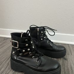 Combat Boots 