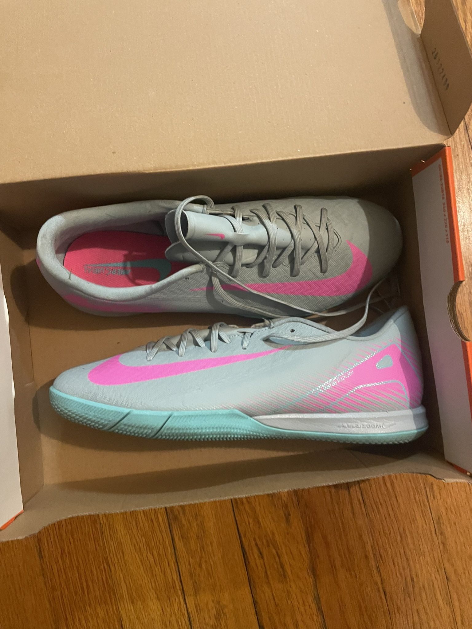 Indoor Nike Mercurial Vapor 16