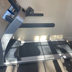 Life Fitness T70 Treadmill