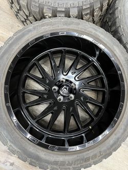 22x12 5 Lug TIS 547B Wheels 33x12.50x22 Tires 5x127 Jeep Wrangler JK JL Gladiator JT USED WHEELS