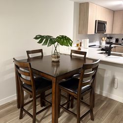 Dining table set
