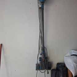 Shark Vaccum Barely used Is like New 