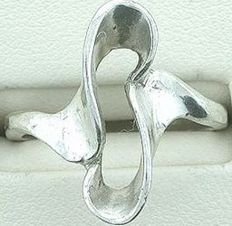 Size 7 solid sterling silver ring