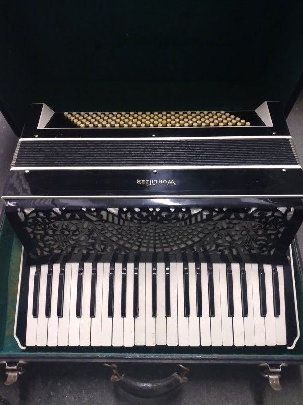 Wurlitzer Accordian