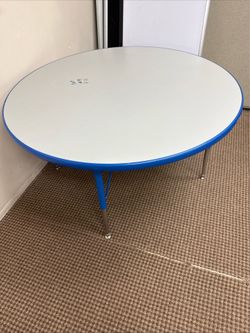 Round Table with chairs