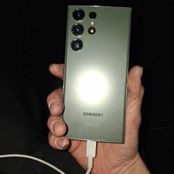 Samsung Galaxy S23 Ultra Unlocked Just Has Lit Crack On Bottom Screen 