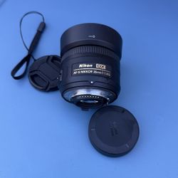 Nikon DX AF-S NIKKOR 35mm f/1.8G Lens w/ Hood & Caps – Excellent Condition