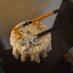 2 STEERING WHEEL LOCKS ANTI-THEFT