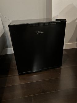 Midea Mini Refrigerator