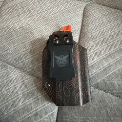 We The People Hell Cat Pro Holster 