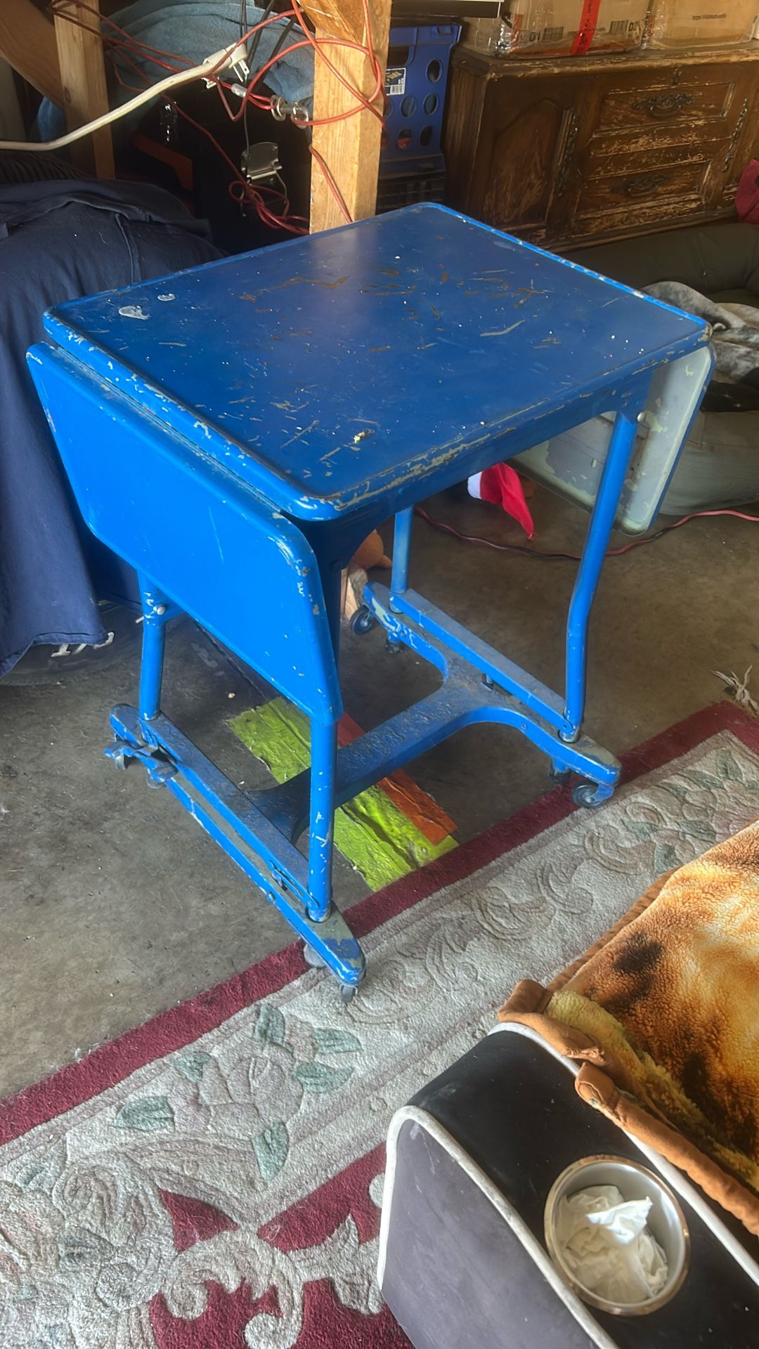 Free Metal Table