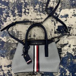 Tommy Hilfiger Small Crossbody Handbag – Brand New with Tags – Authentic
