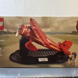 Lego Amelia Earhart Tribute 40450