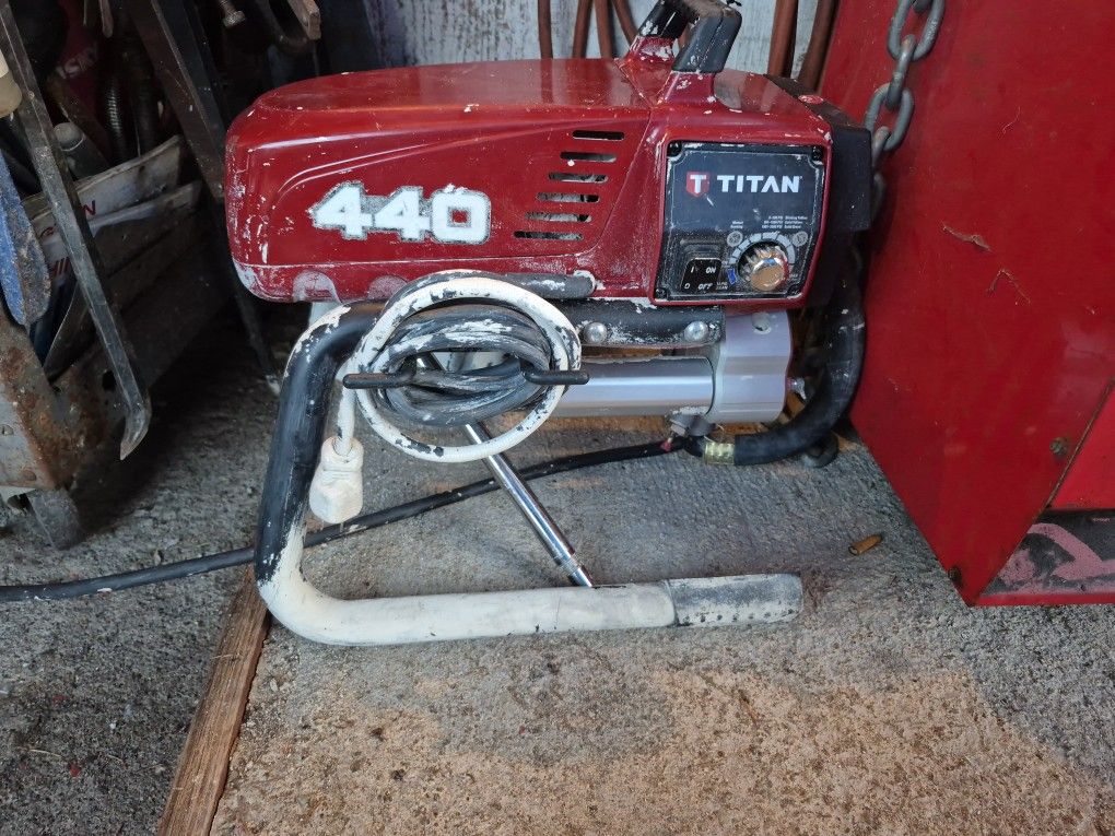 Titan 440 Paint Sprayer