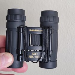 NEW with case Smith & Wesson Binoculars