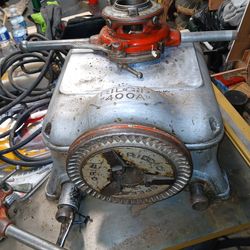 RIDGID 400A Pipe Threading Machine w/ Dies & Accessories