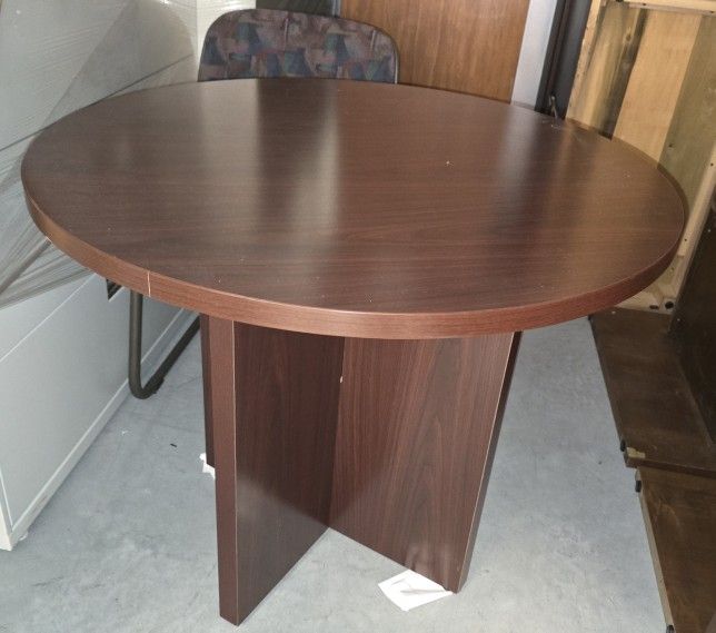 Ellegant Meeting Table With 4 Chairs Solid