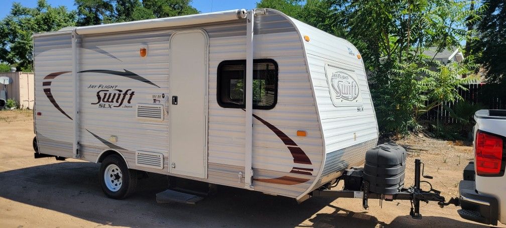 2014 JAYCO SWIFT Travel Trailer... 20 Feet ..... 2700 Pounds Empty