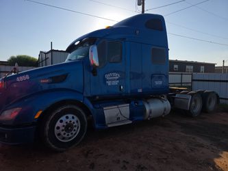 Peterbilt  587 year 2012,color Blue,Cummings  ISX
