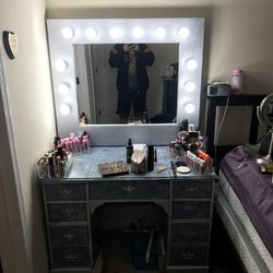 Vanity And Lighted Mirror Set