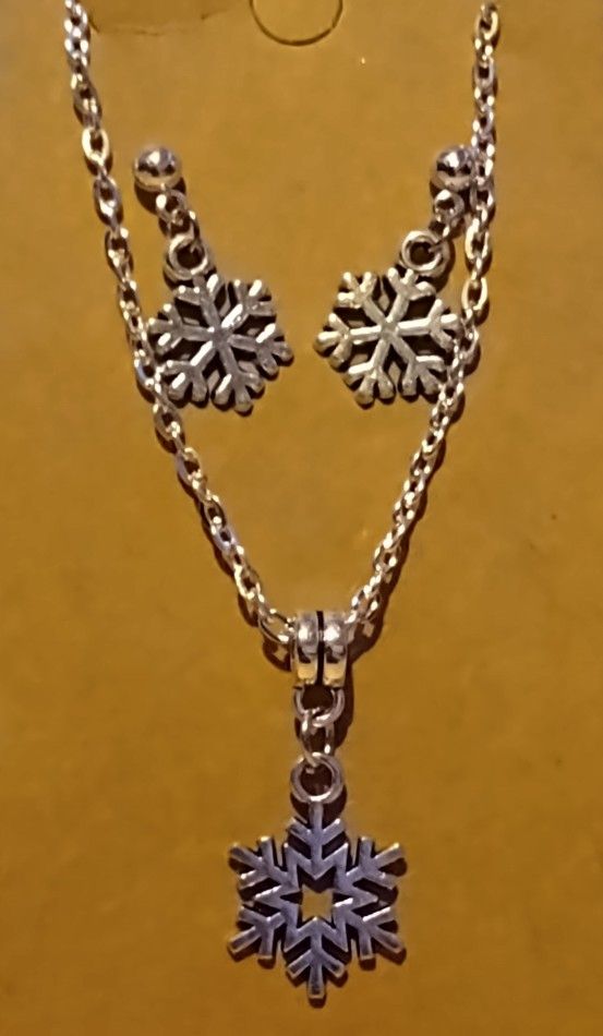 Handmade Christmas Snowflake Earrings And Necklace Set