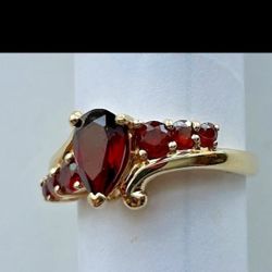 14k Gold Garnet Ring Size 5.5 