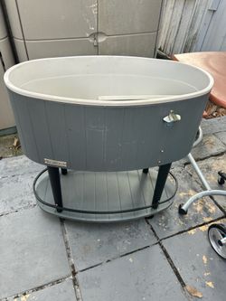 Ice cooler Permasteel 80 Qt. Patio Cooler