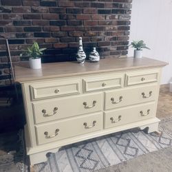 Beautiful Pine Dresser 