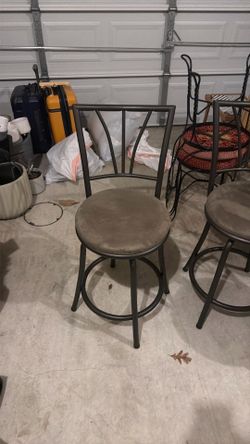 Three bar stools for sale good condition