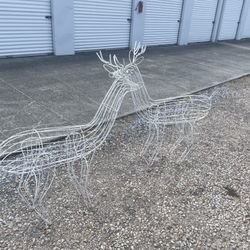 White Metal reindeer