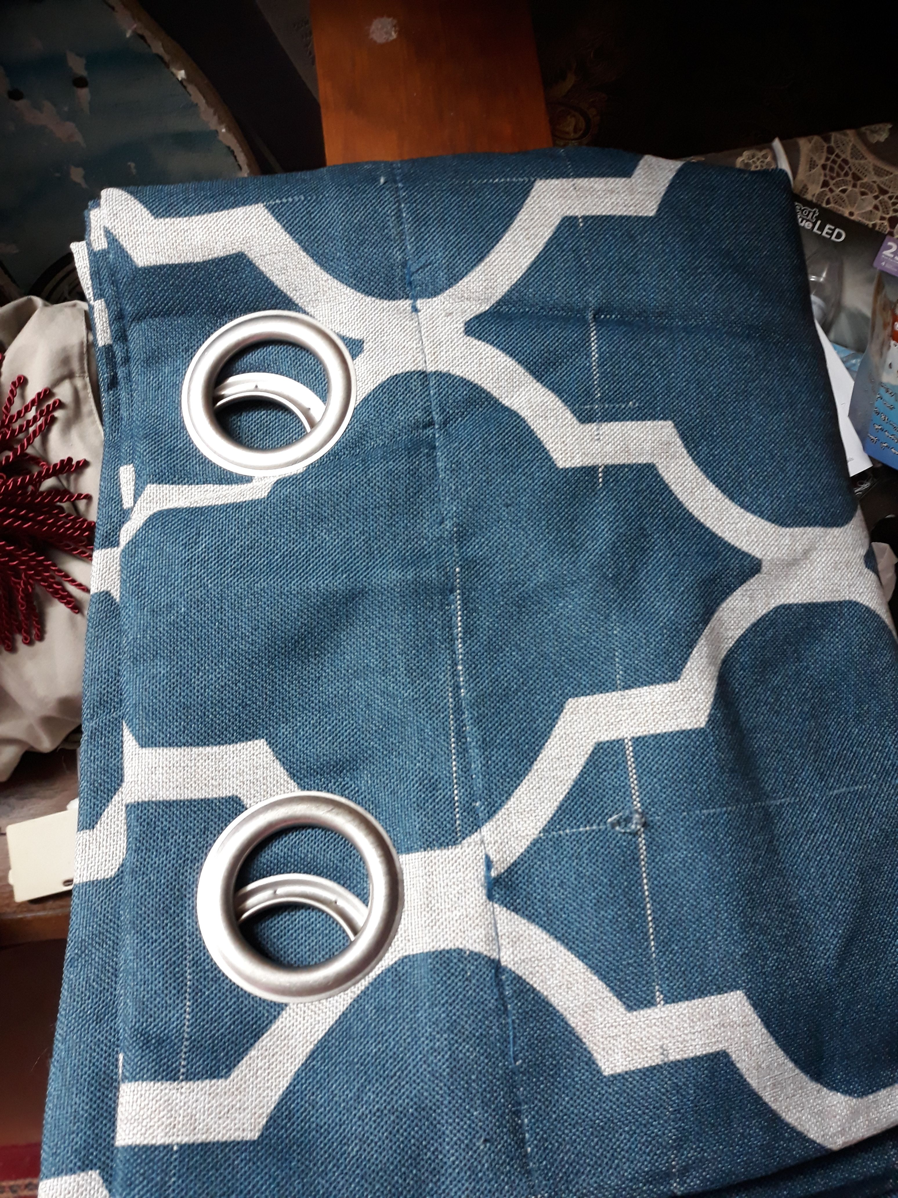 Widow curtain