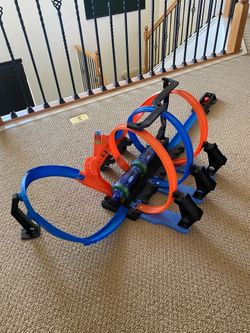 Hot Wheels Corkscrew Crash set
