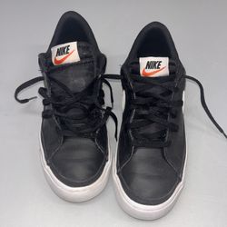 Nike Sport Shoe Swoosh Stripe, Kids Size 7, Black And White, Durable Leather